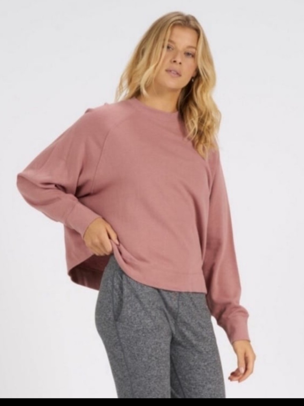 Vuori Women’s Sunnyside Crew Neck Pink Sweatshirt Medium